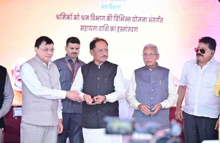 79 हजार से अधिक श्रमिकों को 27.15 करोड़ की सीधी सहायता: मुख्यमंत्री श्री विष्णु देव साय ने जशपुर में श्रमिक सम्मेलन में किया डीबीटी अंतरण
